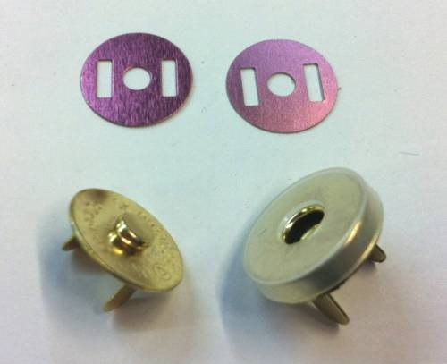 Magnetic Snaps